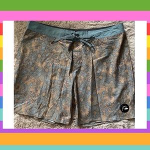 🎉HPx4🎉 Quicksilver board shorts.